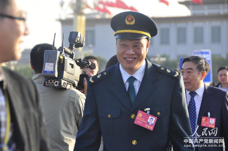 前來(lái)參會(huì)的十八大代表。人民網(wǎng)記者趙蓉