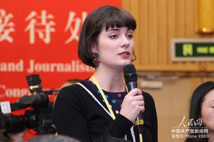 澳洲環(huán)球凱歌傳媒集團(tuán)記者現(xiàn)場(chǎng)提問（人民網(wǎng)記者 毛雷 攝）