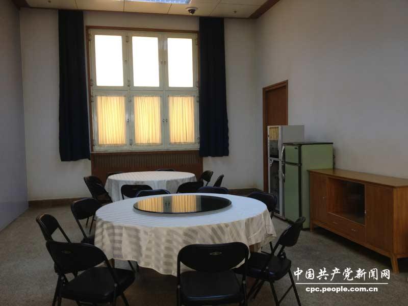 鄧小平北京故居餐廳復原場景（人民網(wǎng)記者趙晶 攝）