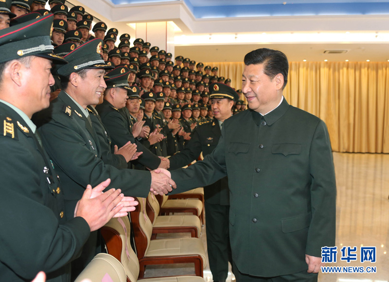 12月20日，中共中央總書記、國家主席、中央軍委主席習(xí)近平視察中國人民解放軍駐澳門部隊(duì)。這是習(xí)近平親切接見駐澳門部隊(duì)全體干部。新華社記者 李剛 攝