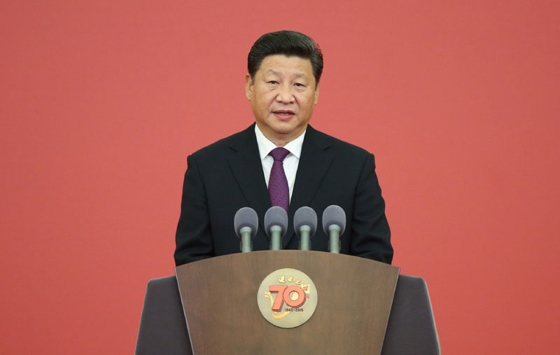 9月2日，中共中央總書記、國家主席、中央軍委主席習(xí)近平在北京人民大會(huì)堂向30名抗戰(zhàn)老戰(zhàn)士老同志、抗戰(zhàn)將領(lǐng)、幫助和支持中國抗戰(zhàn)的國際友人或其遺屬代表頒發(fā)中國人民抗日戰(zhàn)爭勝利70周年紀(jì)念章並發(fā)表重要講話。新華社記者 龐興雷 攝