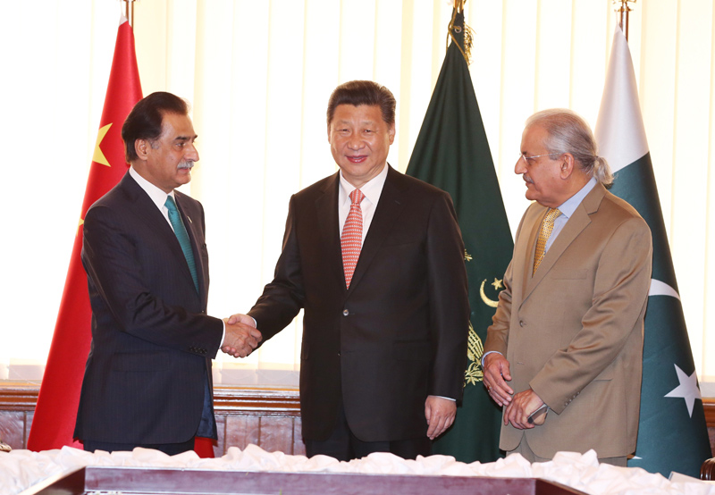 4月21日，國(guó)家主席習(xí)近平在伊斯蘭堡會(huì)見(jiàn)巴基斯坦參議院主席拉巴尼和國(guó)民議會(huì)議長(zhǎng)薩迪克。新華社記者 姚大偉 攝