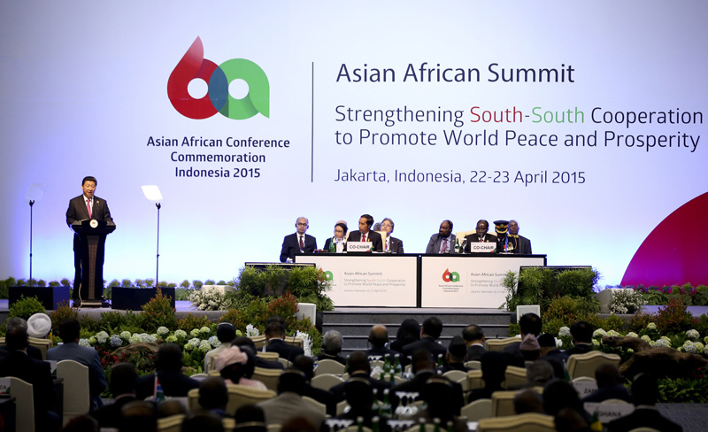 4月22日，亞非領(lǐng)導(dǎo)人會議在印度尼西亞首都雅加達舉行。國家主席習(xí)近平出席會議並發(fā)表題為《弘揚萬隆精神 推進合作共贏》的重要講話。新華社記者 蘭紅光 攝