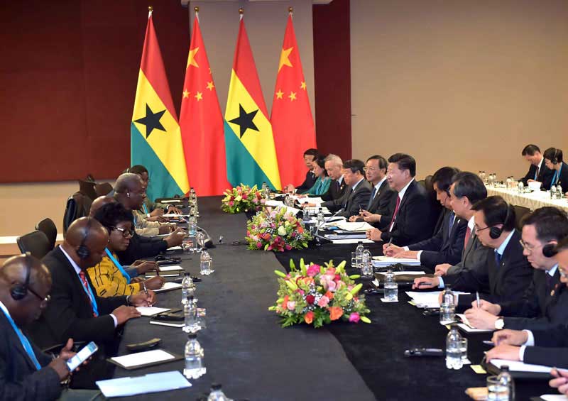 12月3日，國(guó)家主席習(xí)近平在約翰內(nèi)斯堡會(huì)見(jiàn)加納總統(tǒng)馬哈馬。新華社記者 李濤 攝