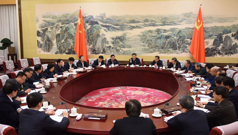 12月28日至29日，中共中央政治局召開專題民主生活會(huì)，對(duì)照檢查踐行“三嚴(yán)三實(shí)”情況，討論研究加強(qiáng)黨風(fēng)廉政建設(shè)措施。中共中央總書記習(xí)近平主持會(huì)議並發(fā)表重要講話。新華社記者 李學(xué)仁 攝