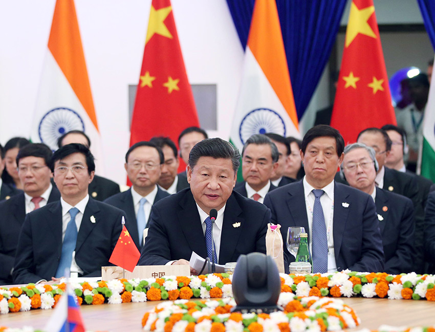 10月16日，金磚國家領導人第八次會晤在印度果阿舉行。中國國家主席習近平、印度總理莫迪、南非總統(tǒng)祖馬、巴西總統(tǒng)特梅爾、俄羅斯總統(tǒng)普京出席。習近平發(fā)表題為《堅定信心　共謀發(fā)展》的重要講話。新華社記者姚大偉攝