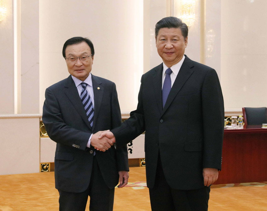 5月19日，國家主席習近平在北京人民大會堂會見韓國總統(tǒng)特使李海瓚。新華社記者 劉衛(wèi)兵攝