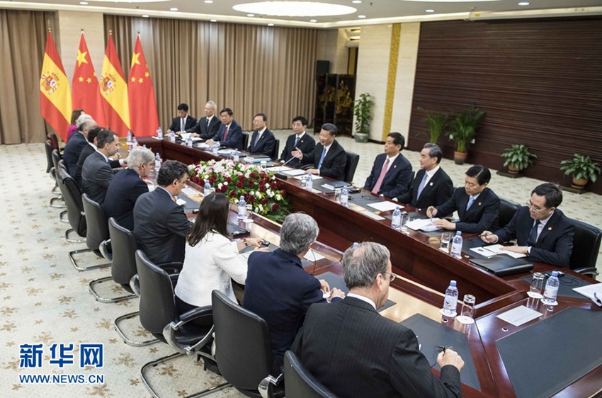 6月9日，國(guó)家主席習(xí)近平在阿斯塔納會(huì)見西班牙國(guó)王費(fèi)利佩六世。新華社記者 李濤 攝