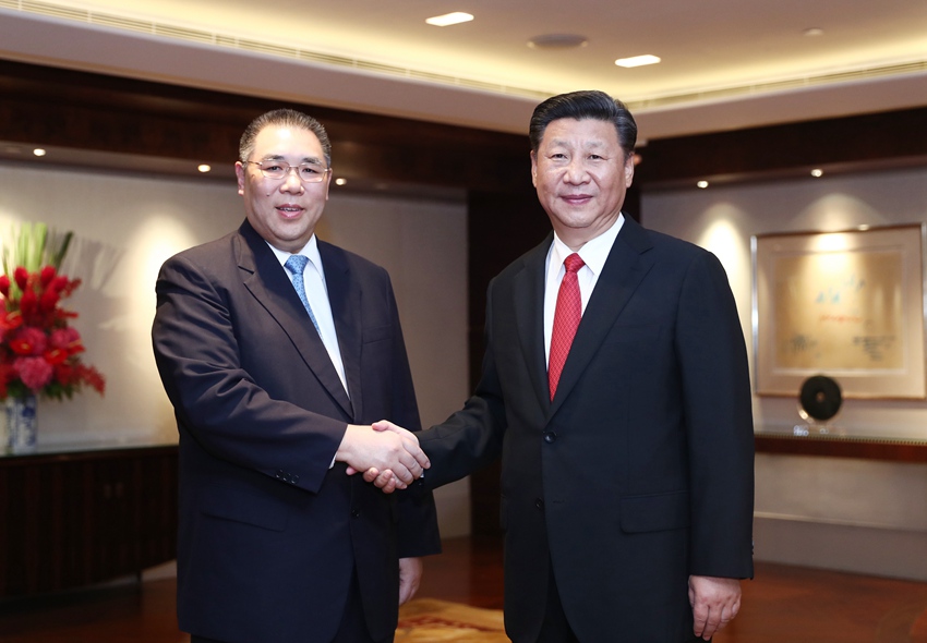 6月30日下午，國家主席習(xí)近平在香港會(huì)見前來出席慶祝香港回歸祖國20周年活動(dòng)的澳門特別行政區(qū)行政長官崔世安。新華社記者 鞠鵬 攝