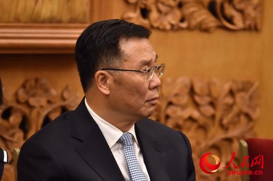 黨的十九大代表、茅臺集團黨委書記、總經(jīng)理李保芳(人民網(wǎng)記者 翁奇羽 攝)