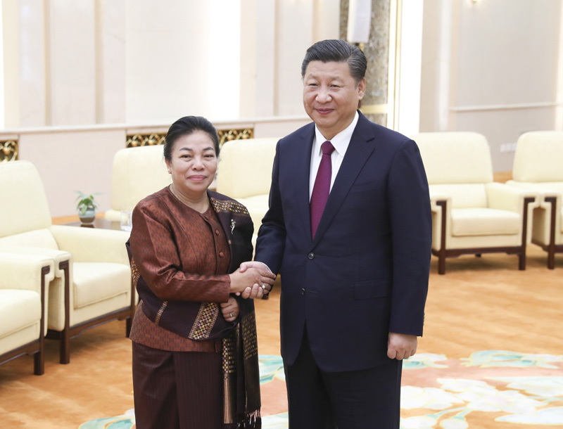 10月30日，中共中央總書記、國家主席習(xí)近平在北京人民大會堂會見老撾人民革命黨中央總書記本揚(yáng)特使、中聯(lián)部部長順通。新華社記者 龐興雷 攝