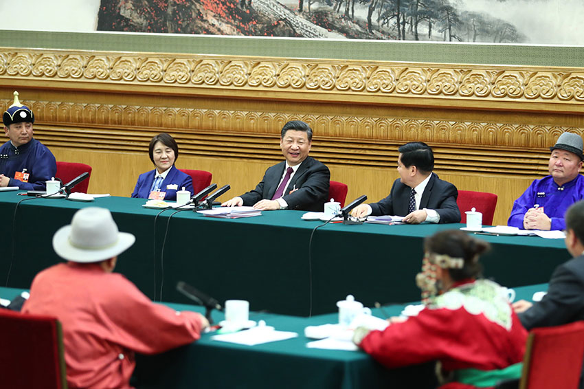 3月5日，中共中央總書記、國家主席、中央軍委主席習(xí)近平參加十三屆全國人大一次會(huì)議內(nèi)蒙古代表團(tuán)的審議。 新華社記者 謝環(huán)馳 攝