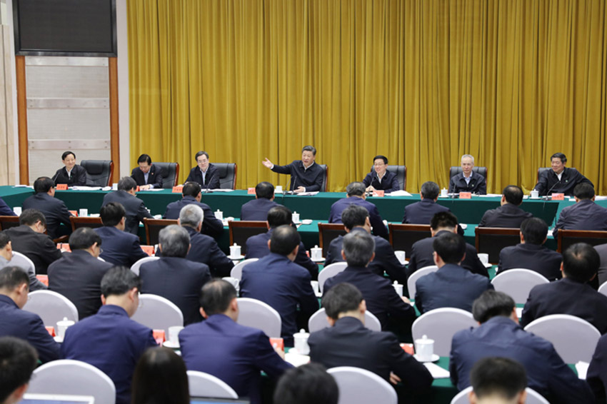 4月26日下午，中共中央總書記、國家主席、中央軍委主席習(xí)近平在武漢主持召開深入推動長江經(jīng)濟(jì)帶發(fā)展座談會並發(fā)表重要講話。 新華社記者謝環(huán)馳 攝