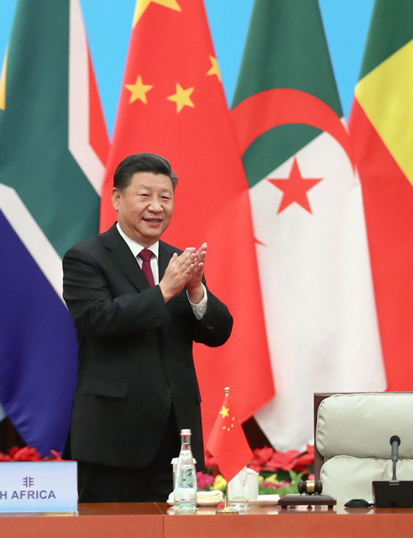 9月4日，中非合作論壇北京峰會(huì)圓桌會(huì)議在北京人民大會(huì)堂舉行。國(guó)家主席習(xí)近平主持第一階段會(huì)議。這是習(xí)近平步入會(huì)場(chǎng)。 新華社記者 謝環(huán)馳 攝