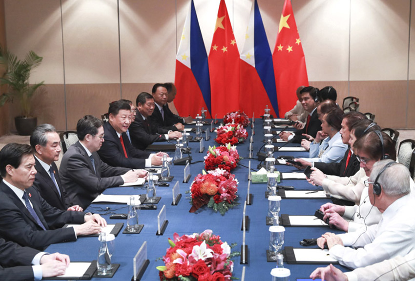 11月21日，國家主席習(xí)近平在馬尼拉會見菲律賓眾議長阿羅約和參議長索托?！⌒氯A社記者 龐興雷 攝