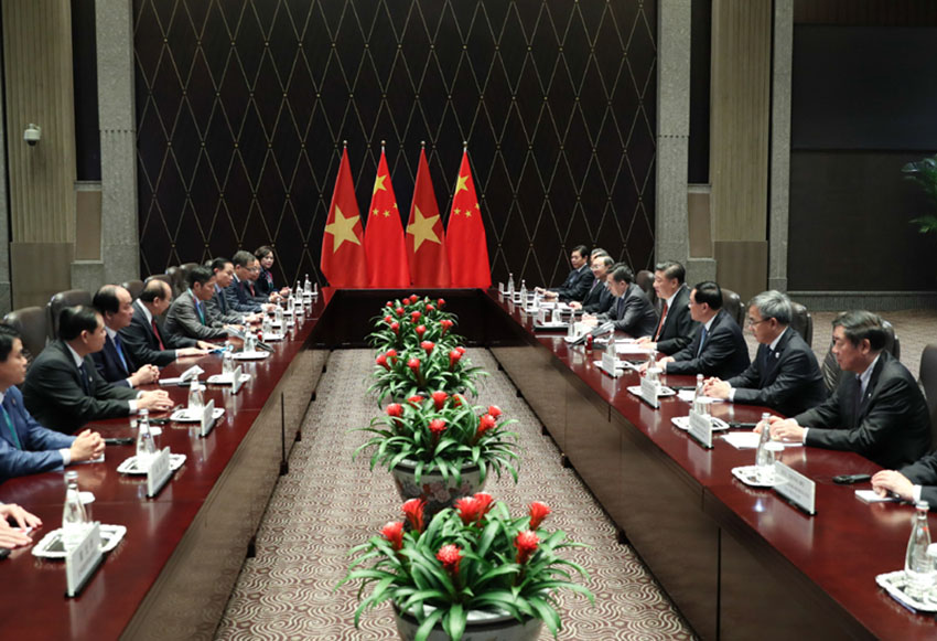 11月4日，國家主席習(xí)近平在上海會見越南總理阮春福。 新華社記者 丁海濤 攝