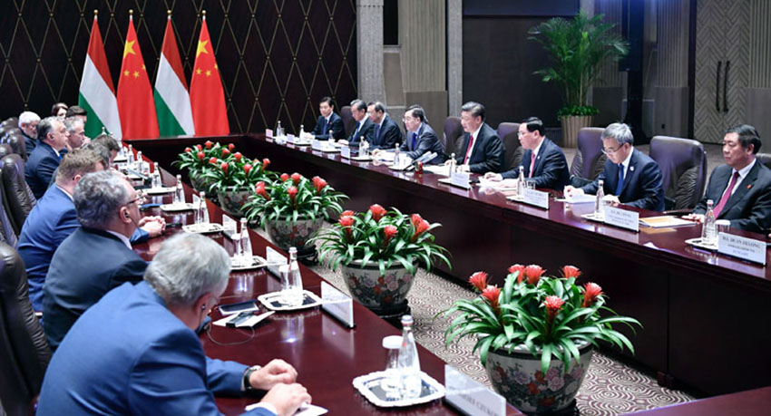 11月5日，國家主席習(xí)近平在上海會(huì)見匈牙利總理歐爾班。 新華社記者殷博古攝