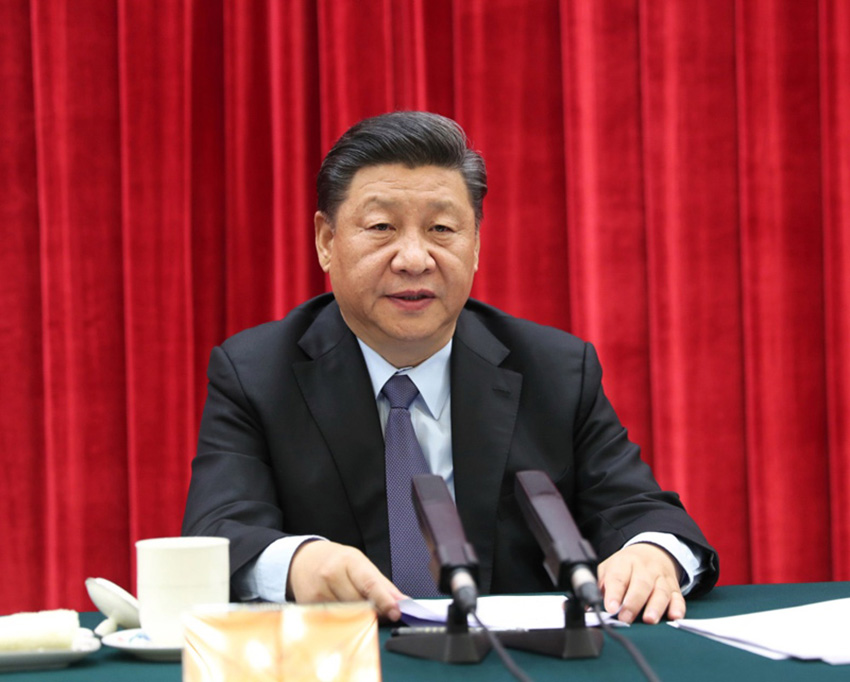 11月23日，中共中央在北京人民大會堂舉行紀(jì)念劉少奇同志誕辰120周年座談會。中共中央總書記、國家主席、中央軍委主席習(xí)近平發(fā)表重要講話，中共中央政治局常委李克強(qiáng)、栗戰(zhàn)書、汪洋、王滬寧、趙樂際、韓正出席座談會。 新華社記者鞠鵬攝