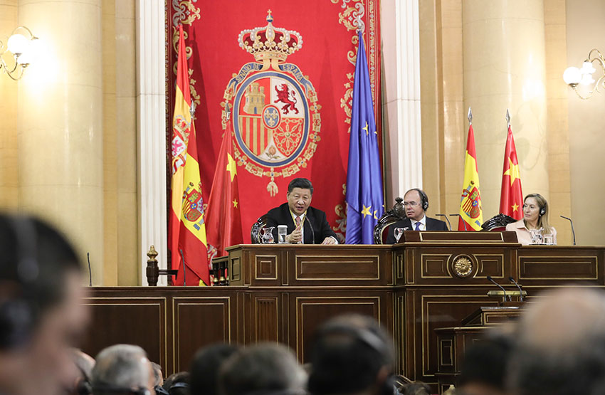 當(dāng)?shù)貢r間11月28日，國家主席習(xí)近平在馬德裡向西班牙參議院、眾議院主要議員發(fā)表講話。 新華社記者 謝環(huán)馳 攝