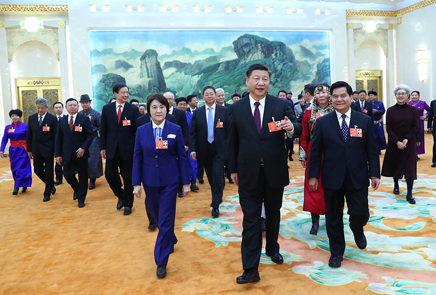 2018年3月5日，中共中央總書記、國家主席、中央軍委主席習(xí)近平參加十三屆全國人大一次會(huì)議內(nèi)蒙古代表團(tuán)的審議。 新華社記者 謝環(huán)馳 攝