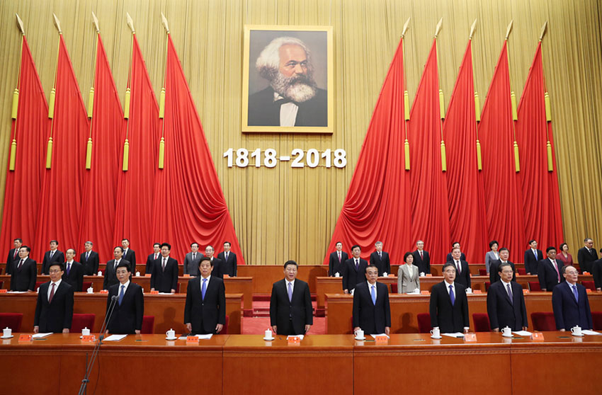 2018年5月4日，紀(jì)念馬克思誕辰200周年大會(huì)在北京人民大會(huì)堂隆重舉行。習(xí)近平、李克強(qiáng)、栗戰(zhàn)書、汪洋、王滬寧、趙樂際、韓正、王岐山等出席大會(huì)。新華社記者 鞠鵬 攝