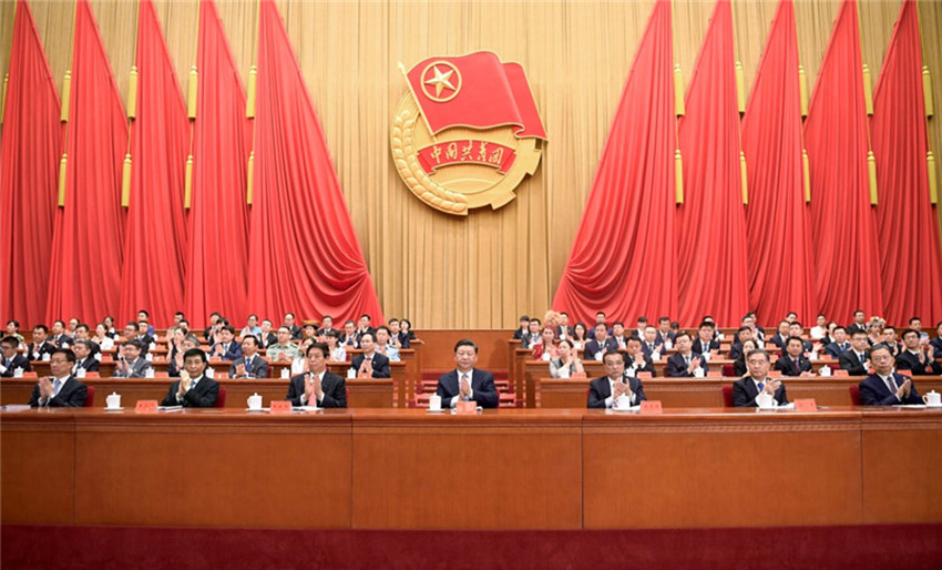 2018年6月26日，中國共產(chǎn)主義青年團第十八次全國代表大會在北京人民大會堂開幕。習近平、李克強、栗戰(zhàn)書、汪洋、王滬寧、趙樂際、韓正等在主席臺就座，祝賀大會召開。新華社記者 李學仁 攝