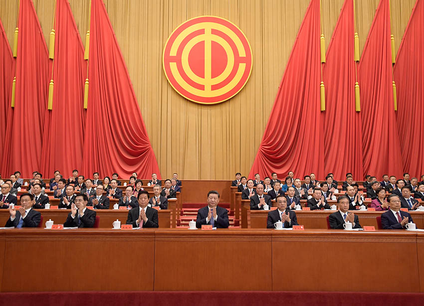 10月22日，中國工會第十七次全國代表大會在北京人民大會堂開幕。習(xí)近平、李克強(qiáng)、栗戰(zhàn)書、汪洋、王滬寧、趙樂際、韓正等在主席臺就座，祝賀大會召開。新華社記者 李學(xué)仁 攝