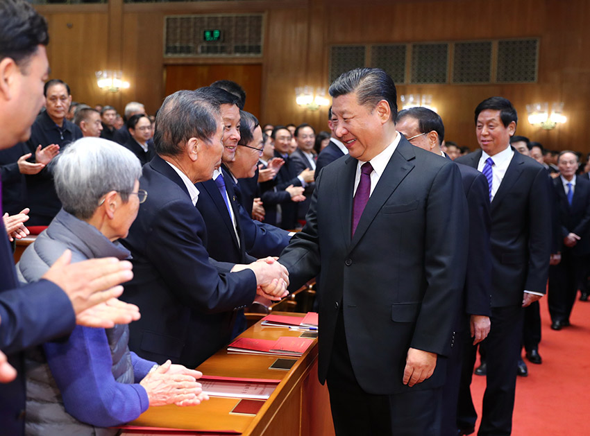 12月14日，慶祝改革開(kāi)放40周年文藝晚會(huì)《我們的四十年》在北京人民大會(huì)堂舉行。習(xí)近平、李克強(qiáng)、栗戰(zhàn)書(shū)、汪洋、王滬寧、韓正、王岐山等黨和國(guó)家領(lǐng)導(dǎo)人，與3000多名觀眾一起觀看演出。 新華社記者 謝環(huán)馳 攝