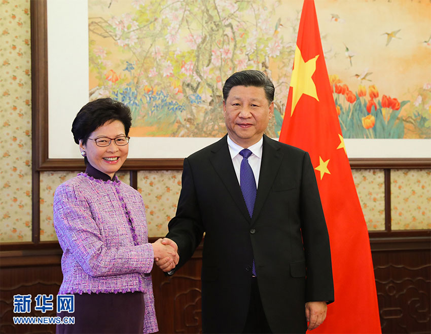 12月17日，國(guó)家主席習(xí)近平在中南海會(huì)見(jiàn)來(lái)京述職的香港特別行政區(qū)行政長(zhǎng)官林鄭月娥。 新華社記者 謝環(huán)馳 攝