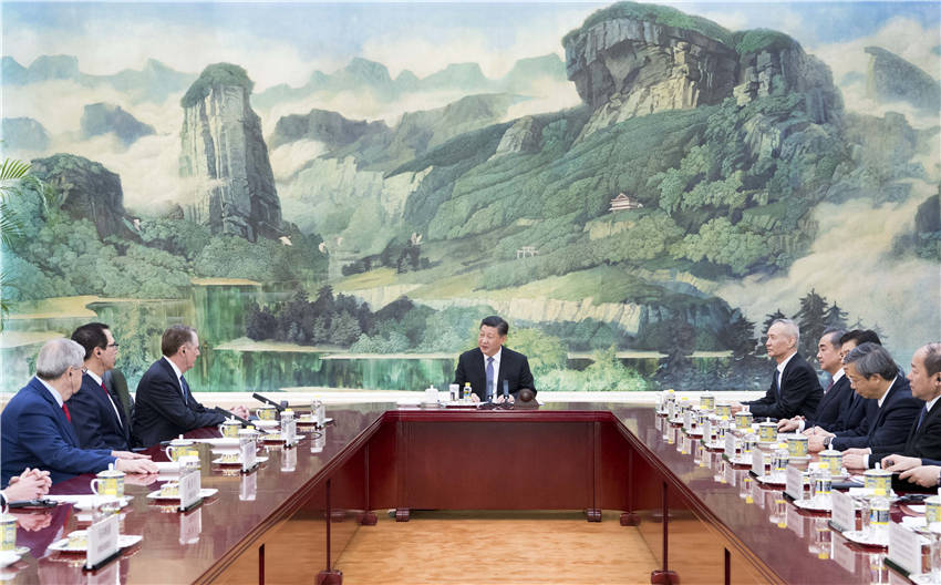 2月15日，國(guó)家主席習(xí)近平在北京人民大會(huì)堂會(huì)見來華進(jìn)行新一輪中美經(jīng)貿(mào)高級(jí)別磋商的美國(guó)貿(mào)易代表萊特希澤和財(cái)政部長(zhǎng)姆努欽。新華社記者 李學(xué)仁 攝