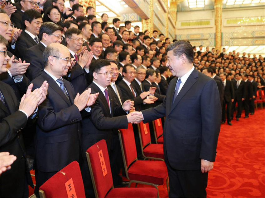 2月20日，黨和國(guó)家領(lǐng)導(dǎo)人習(xí)近平、李克強(qiáng)、栗戰(zhàn)書、汪洋、王滬寧、趙樂際、韓正等在北京人民大會(huì)堂會(huì)見探月工程嫦娥四號(hào)任務(wù)參研參試人員代表。新華社記者 鞠鵬 攝