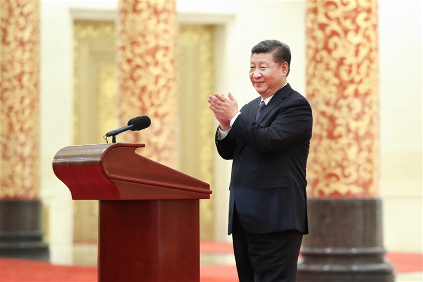 2月20日，黨和國家領(lǐng)導(dǎo)人習(xí)近平、李克強、栗戰(zhàn)書、汪洋、王滬寧、趙樂際、韓正等在北京人民大會堂會見探月工程嫦娥四號任務(wù)參研參試人員代表。習(xí)近平發(fā)表重要講話。新華社記者 黃敬文 攝