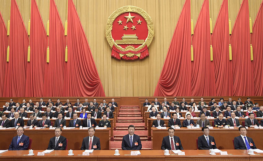 3月5日，第十三屆全國人民代表大會第二次會議在北京人民大會堂開幕。黨和國家領(lǐng)導(dǎo)人習(xí)近平、李克強(qiáng)、汪洋、王滬寧、趙樂際、韓正、王岐山等出席會議。 新華社記者 李學(xué)仁 攝