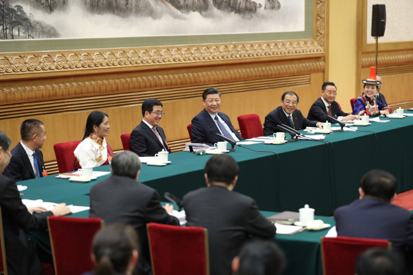 3月7日，中共中央總書記、國(guó)家主席、中央軍委主席習(xí)近平參加十三屆全國(guó)人大二次會(huì)議甘肅代表團(tuán)的審議。 新華社記者 王曄 攝