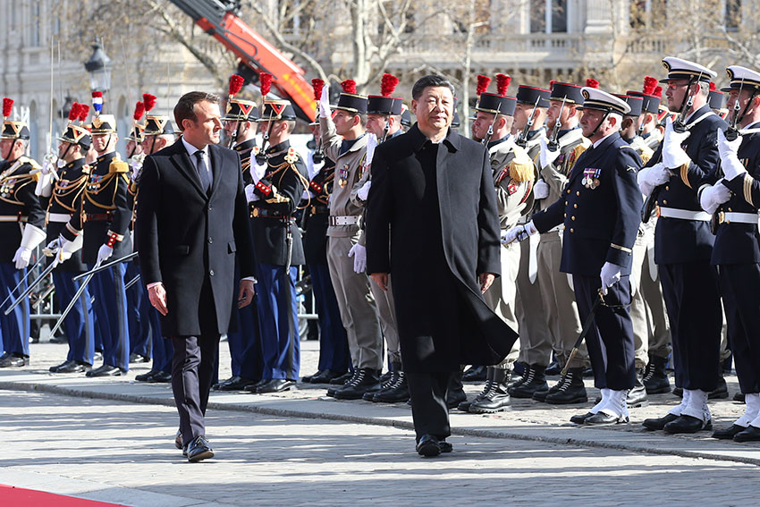 3月25日，國家主席習(xí)近平在巴黎愛麗舍宮同法國總統(tǒng)馬克龍會談。會談前，馬克龍在凱旋門為習(xí)近平舉行隆重、盛大的歡迎儀式。 新華社記者 姚大偉 攝