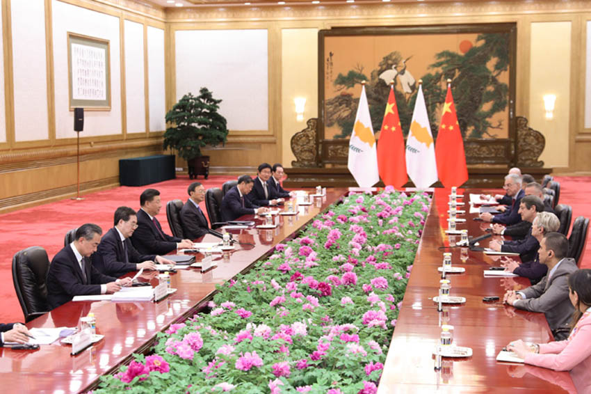 4月25日，國家主席習(xí)近平在北京人民大會堂會見塞浦路斯總統(tǒng)阿納斯塔夏季斯。 新華社記者 王曄 攝