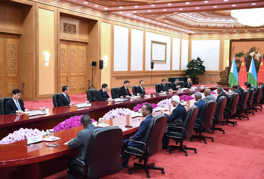 4月28日，國家主席習(xí)近平在北京人民大會(huì)堂會(huì)見吉布提總統(tǒng)蓋萊。 新華社記者 翟健嵐 攝