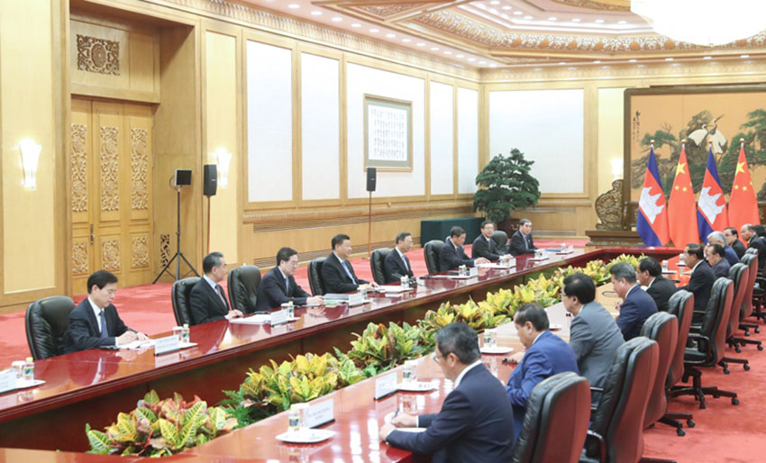 4月29日，國家主席習(xí)近平在北京人民大會堂會見柬埔寨首相洪森。 新華社記者 劉衛(wèi)兵 攝