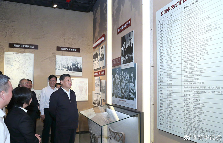 5月20日，中共中央總書記、國家主席、中央軍委主席習(xí)近平深入贛南老區(qū)考察調(diào)研。這是習(xí)近平在江西省於都縣中央紅軍長征出發(fā)紀(jì)念館參觀。新華社記者 鞠鵬 攝