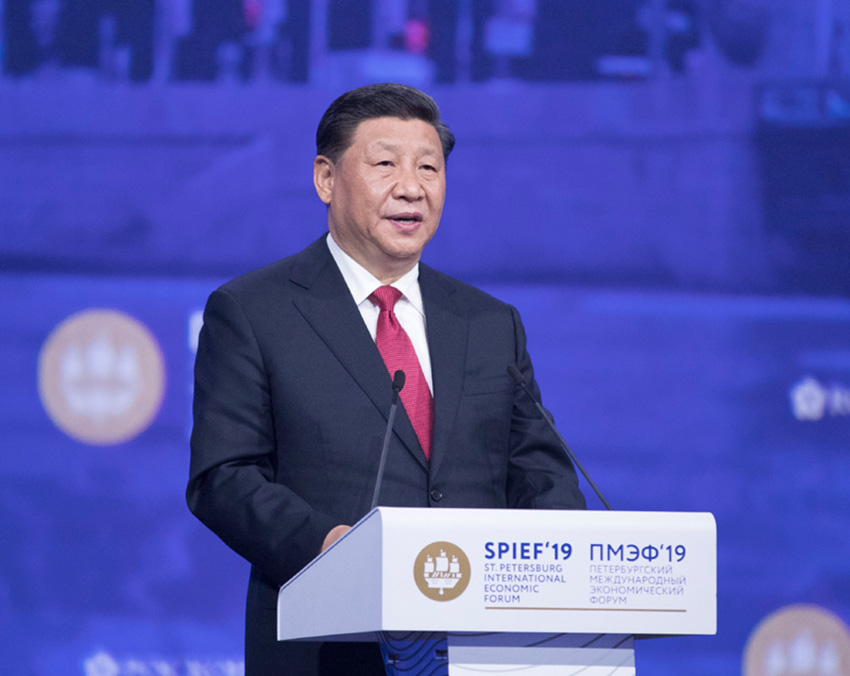 6月7日，第二十三屆聖彼得堡國際經(jīng)濟論壇全會在聖彼得堡舉行。中國國家主席習(xí)近平、俄羅斯總統(tǒng)普京、保加利亞總統(tǒng)拉德夫、亞美尼亞總理帕希尼揚、斯洛伐克總理佩列格裡尼、聯(lián)合國秘書長古特雷斯等出席。這是習(xí)近平發(fā)表題為《堅持可持續(xù)發(fā)展 共創(chuàng)繁榮美好世界》的致辭。 新華社記者 王曄 攝