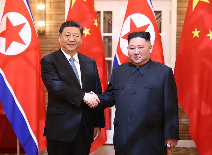 6月20日，中共中央總書記、國家主席習近平在平壤錦繡山迎賓館同朝鮮勞動黨委員長、國務委員會委員長金正恩會談。 新華社記者 鞠鵬 攝