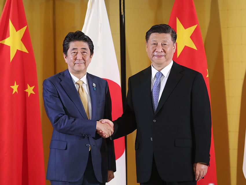 6月27日，國家主席習(xí)近平在大阪會(huì)見日本首相安倍晉三。 新華社記者 鞠鵬 攝