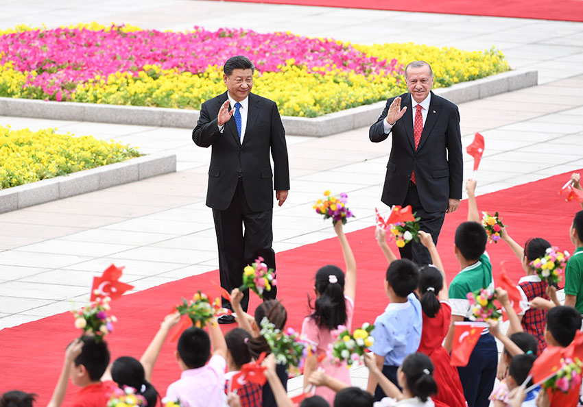 7月2日，國家主席習近平在北京人民大會堂同土耳其總統(tǒng)埃爾多安舉行會談。這是會談前，習近平在人民大會堂東門外廣場為埃爾多安舉行歡迎儀式。 新華社記者 殷博古 攝