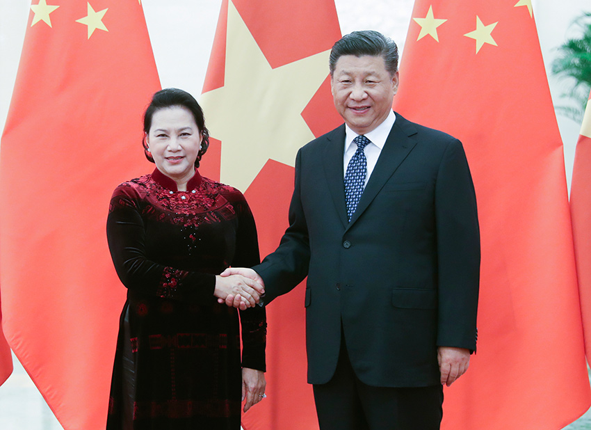 7月12日，國(guó)家主席習(xí)近平在北京人民大會(huì)堂會(huì)見越南國(guó)會(huì)主席阮氏金銀。 新華社記者姚大偉攝