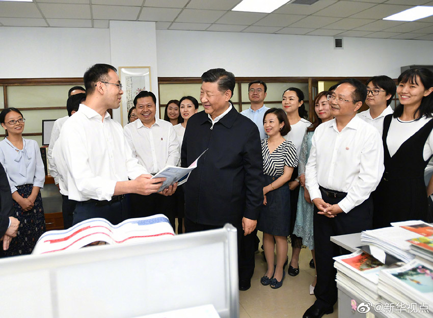 8月21日下午，中共中央總書記、國家主席、中央軍委主席習(xí)近平在甘肅省蘭州市讀者出版集團(tuán)有限公司考察調(diào)研。 新華社記者 謝環(huán)馳 攝