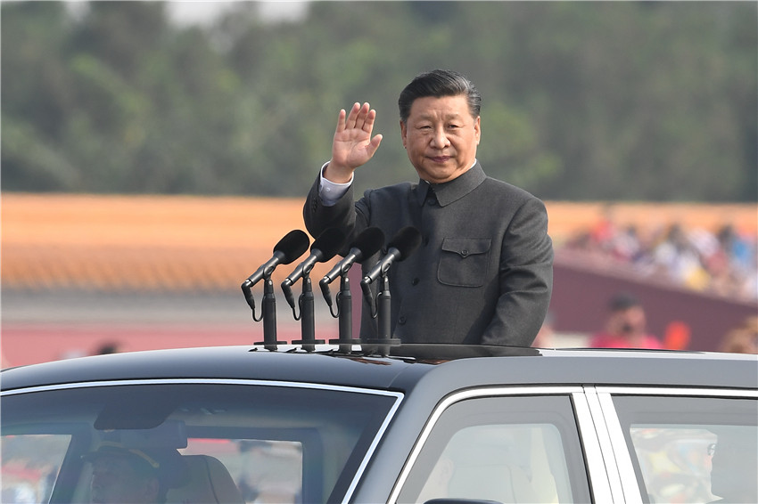 10月1日，慶祝中華人民共和國成立70周年大會(huì)在北京天安門廣場隆重舉行。這是中共中央總書記、國家主席、中央軍委主席習(xí)近平檢閱受閱部隊(duì)。 新華社記者 燕雁 攝