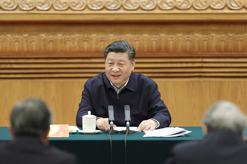 3月18日，中共中央總書記、國家主席、中央軍委主席習(xí)近平在北京主持召開學(xué)校思想政治理論課教師座談會並發(fā)表重要講話。 新華社發(fā)（盛佳鵬 攝）