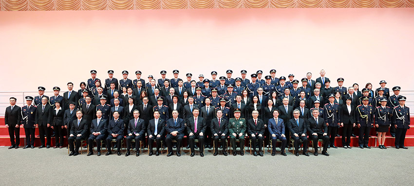12月19日，國家主席習(xí)近平在澳門會見澳門特別行政區(qū)紀(jì)律部隊代表。 新華社記者 龐興雷 攝