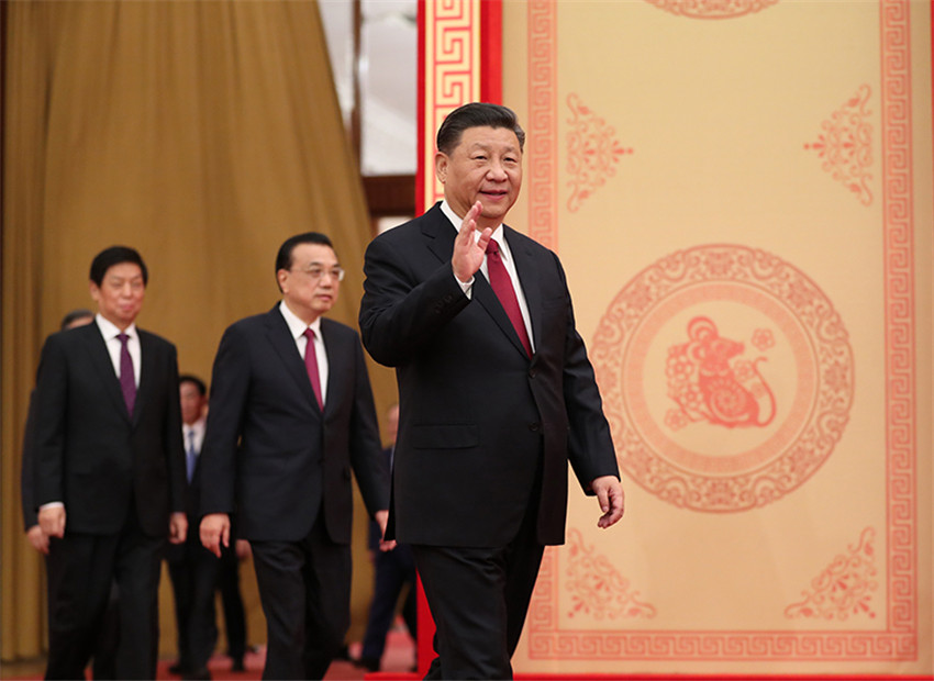 1月23日，中共中央、國務(wù)院在北京人民大會堂舉行2020年春節(jié)團(tuán)拜會。黨和國家領(lǐng)導(dǎo)人習(xí)近平、李克強(qiáng)、栗戰(zhàn)書、汪洋、王滬寧、趙樂際、韓正、王岐山等同首都各界人士歡聚一堂，共迎新春。新華社記者 丁林 攝