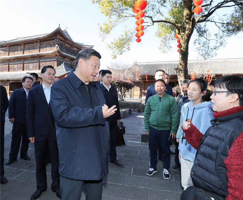 1月19日下午，正在雲南考察的中共中央總書記、國家主席、中央軍委主席習近平來到和順古鎮(zhèn)，了解絲綢古道交往、歷史文化傳承和生態(tài)環(huán)境保護等情況。新華社記者 謝環(huán)馳 攝